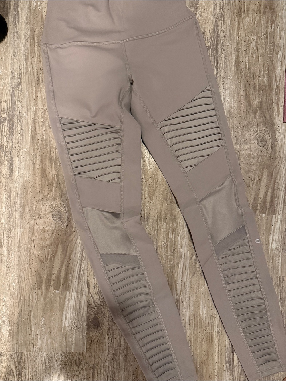 ALO Yoga Ribbed Panel Leggings in Taupe